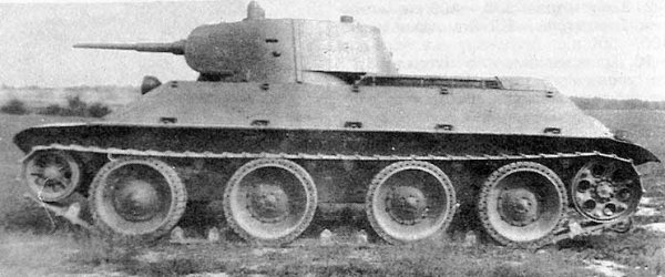 танк А-20 на полигонных испытаниях